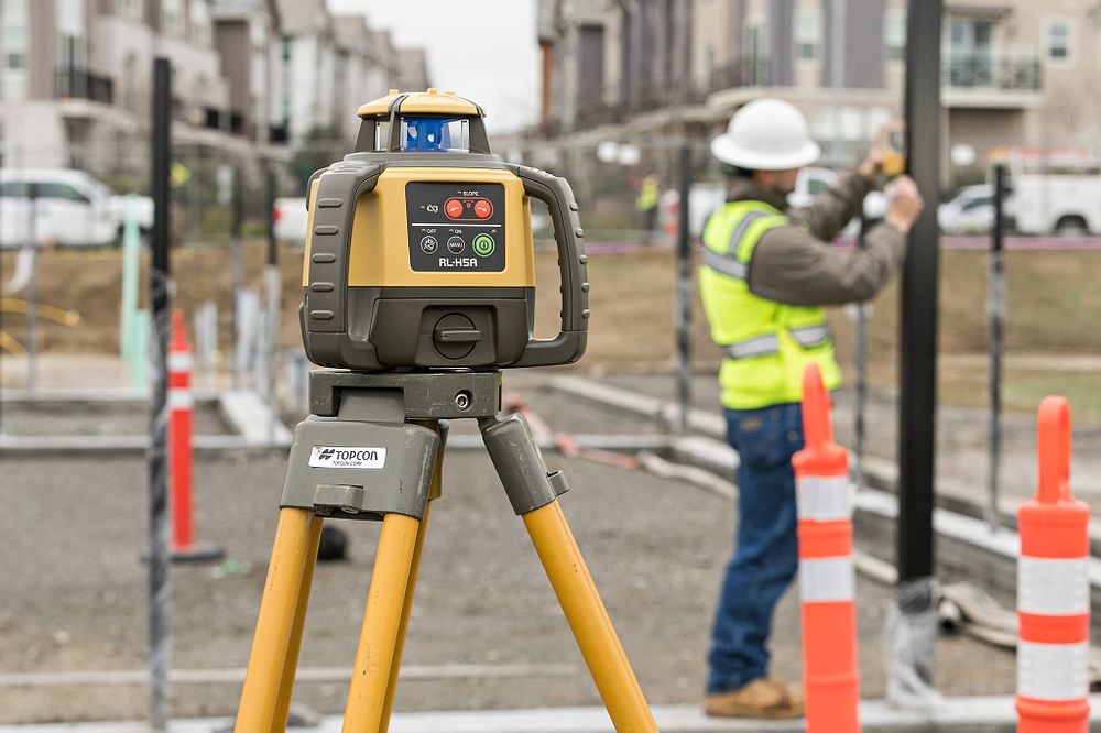 Topcon RL-H5A Rotary Laser w/LS-80X Receiver and Alkaline Battery Tray | 1021200-50